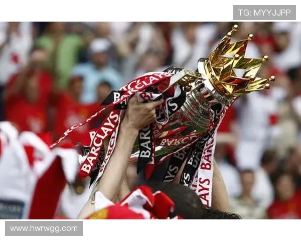 英超月度最佳球员奖杯设计及评选流程